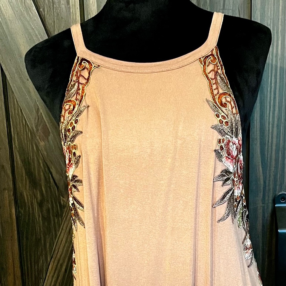 Gimmicks tank top